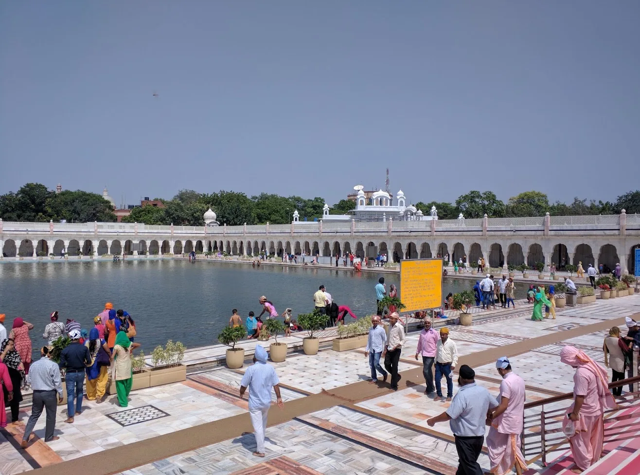 Temple pool and white colonnade in Delhi