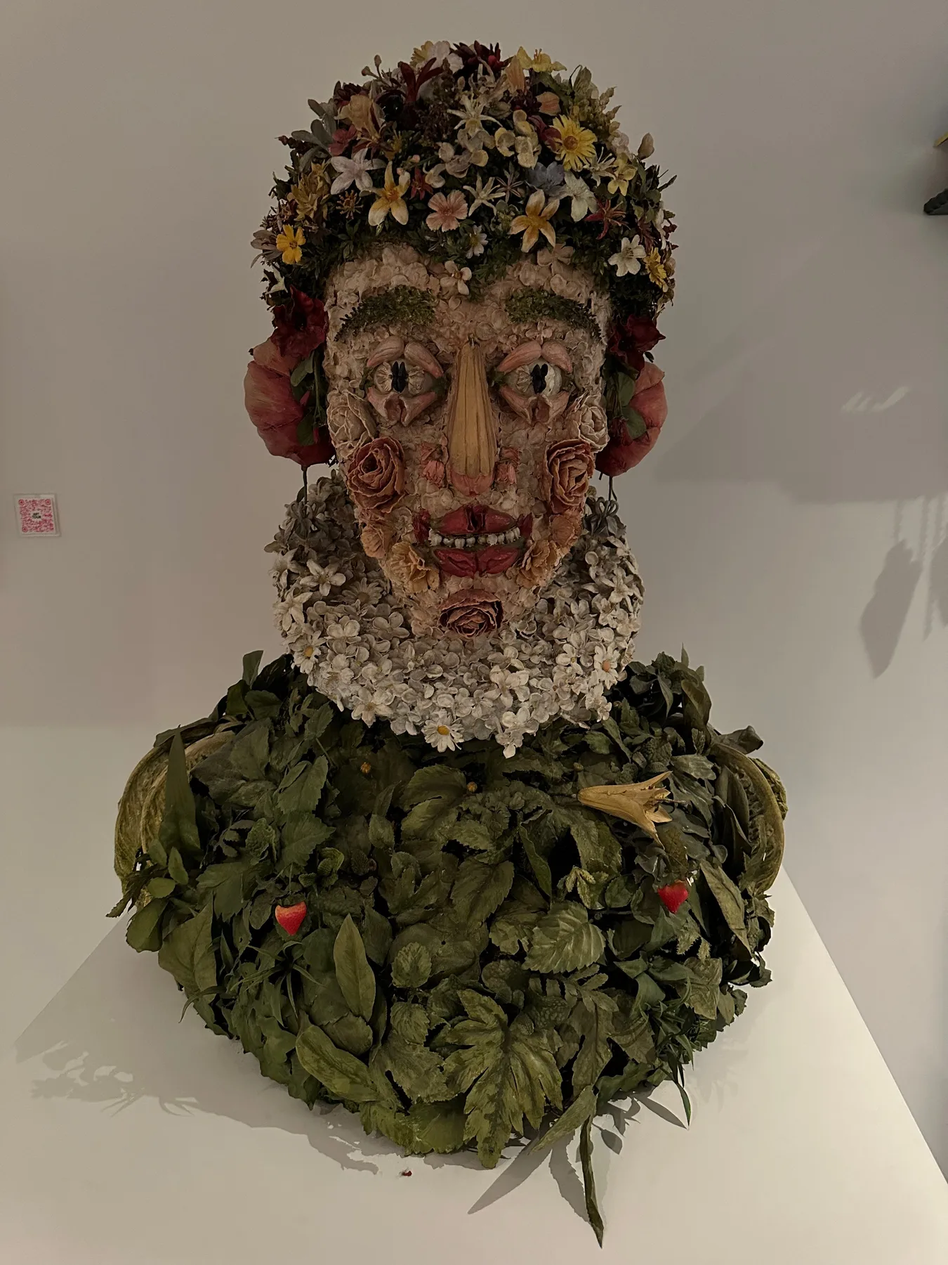 Sculpted bust decorated with leaves and flowers